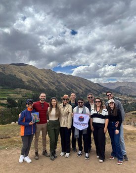 grupo de turistas no Vale Sagrado